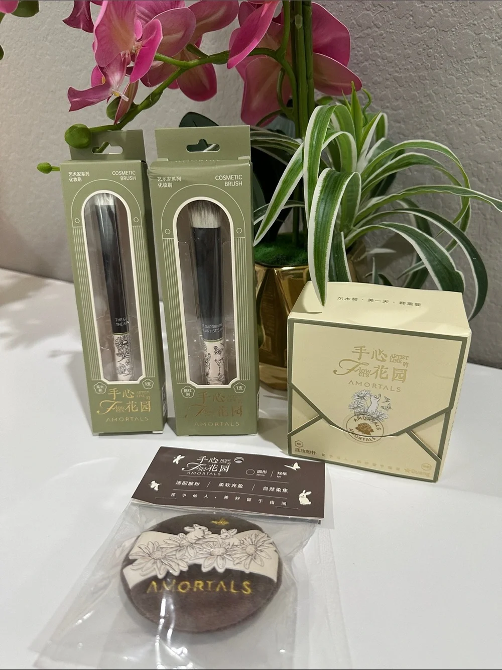 NWT AMORTALS Artist Link‎ Flowers Makeup Brush & Puff Set